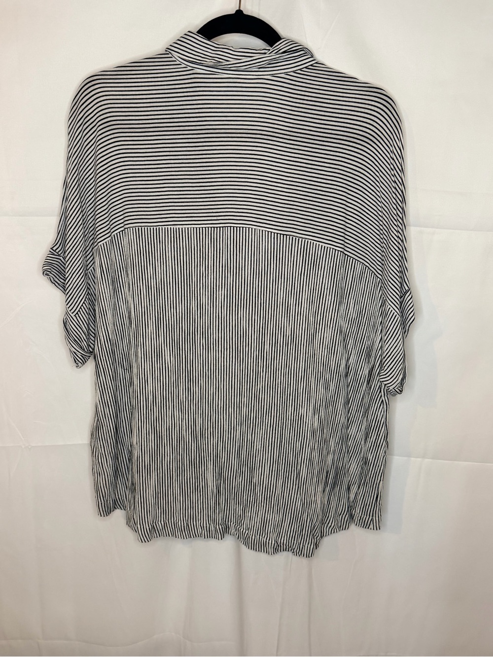 Carly Jean Los Angeles Black & White Striped Button-Up Shirt - Picture 4 of 4